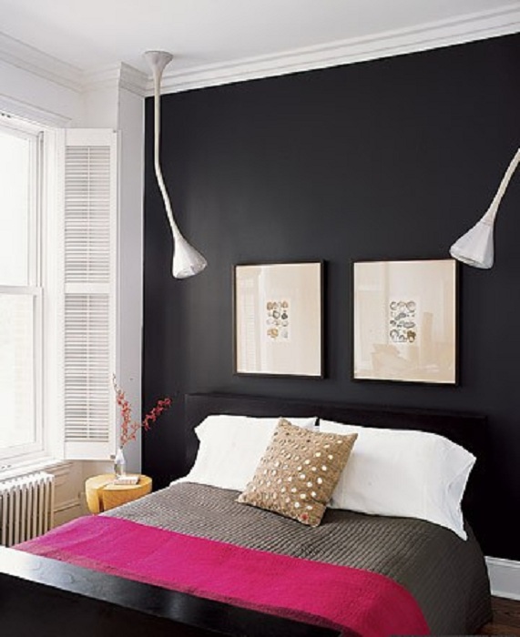 Яркие контрасты в интерьере спальни станут просто отличным вариантом оформления такой комнаты.