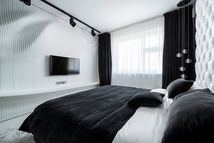 Красивый декор черно-белой комнаты станет приятным местом для отдыха.