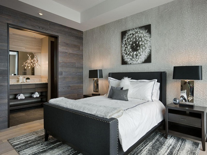 Хорошие неброские цвета создают уютную обстановку в комнате для сна с серыми обоями.