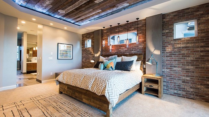 Для того чтобы сохранить основную функцию спальни — отдых, натуральная кирпичная стена подходит идеально.