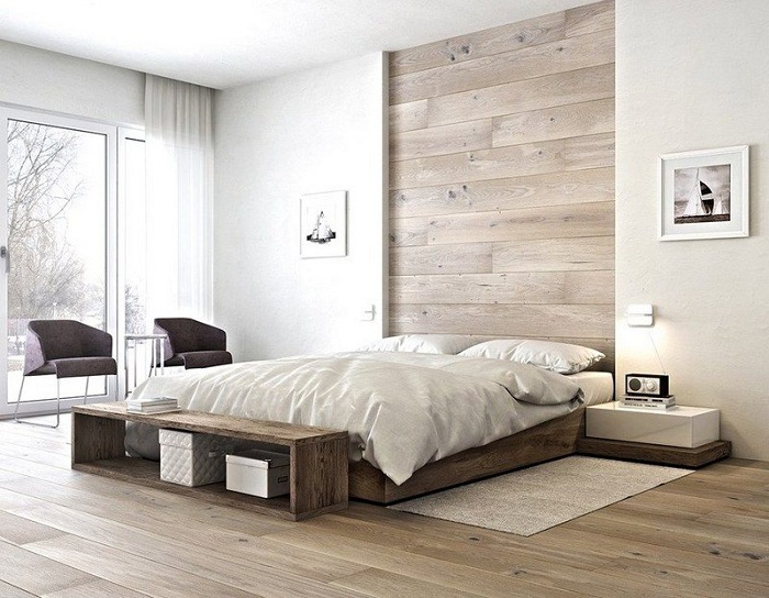 Отличный пример оформления интерьера спальной с крутой кроватью на платформе.