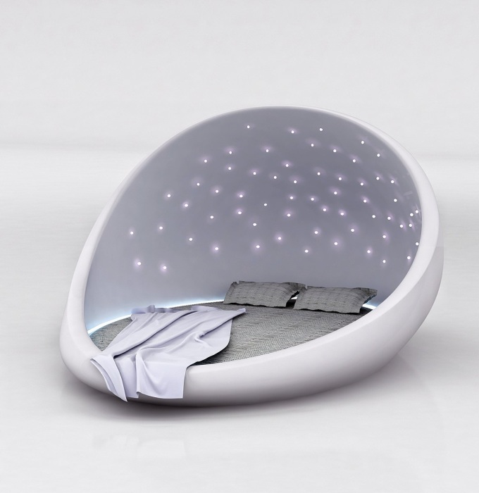 Еще один вариант дизайнерской кровати с встроенной неоновой подсветкой, которая может обойтись в кругленькую сумму. 