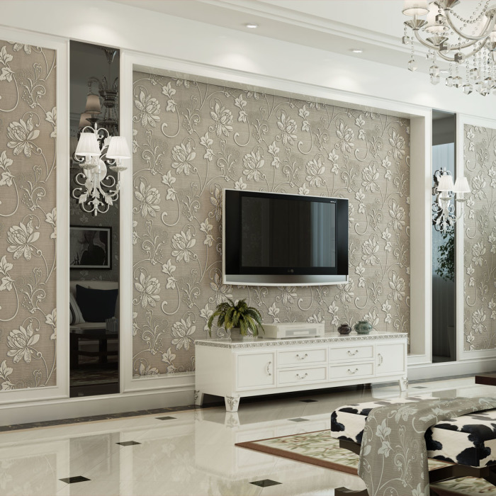 Обои в аристократическом стиле отлично дополняющие интерьер гостиной комнаты. 