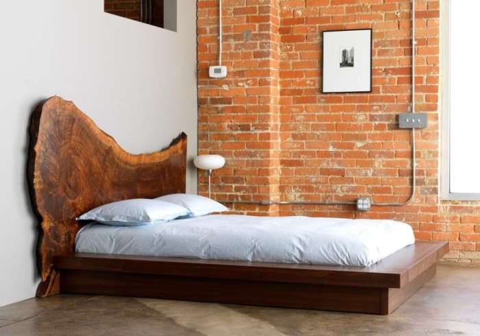 Экостиль в интерьере спальной комнаты подразумевает использование натуральных материалов.