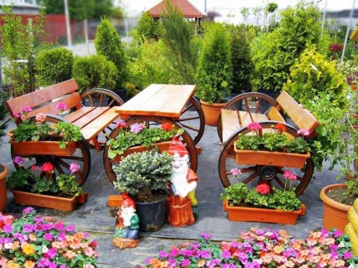 Садовые скамейки для подлинных любителей цветочной красоты. 