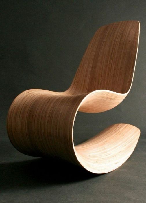 Кресло-качалка сделанное путем клейки шпона - уютная мебель для хорошего отдыха.