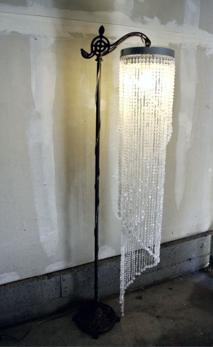 Напольный светильник, изготовленный из муранского стекла.