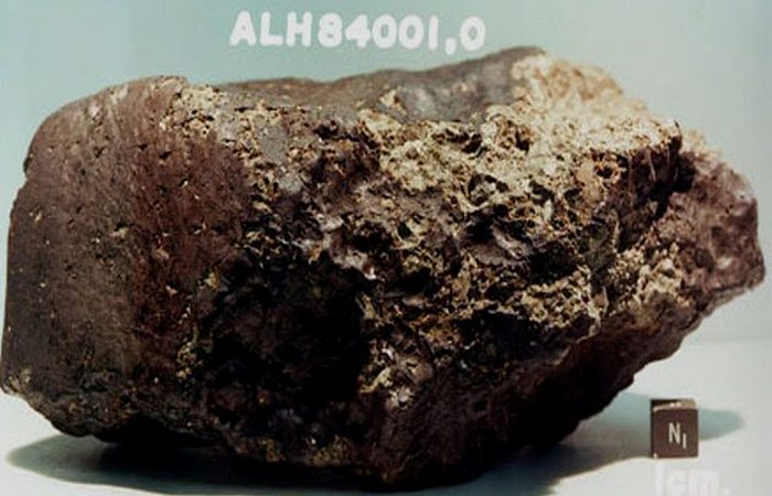Важность астероидов, метеоритов и комет.