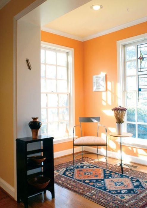Оранжевая комната - самый уютный уголок в доме.