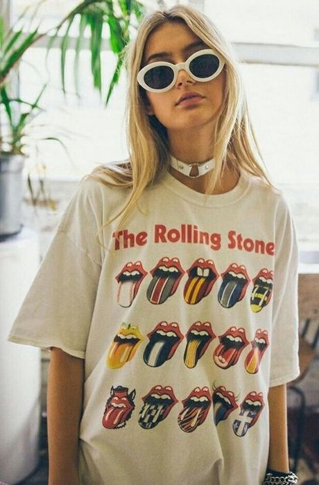 Лихая мода «лихих 90-х»: футболки с постерами музыкальных групп.