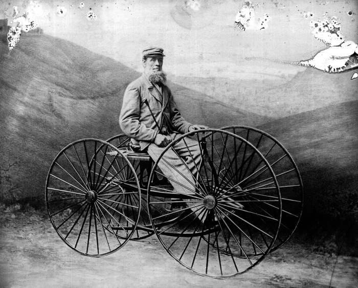 Один из первых велосипедов.