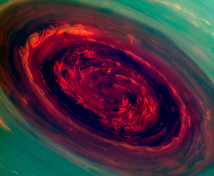 Мощнейший ураган на Сатурне.