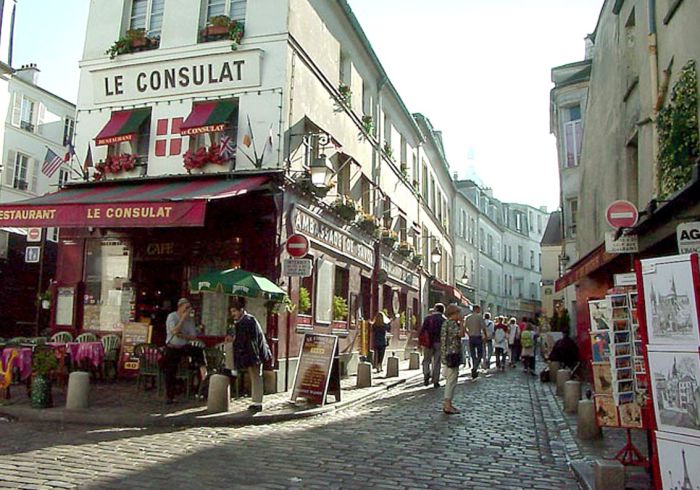 Париж - столица любви с неубранными улицами.