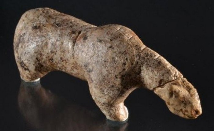 40000-летняя фигурка животного.