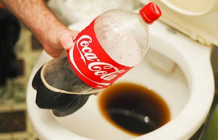 Полезный совет: Coca-Cola - отличное средство для чистки керамики и камня.