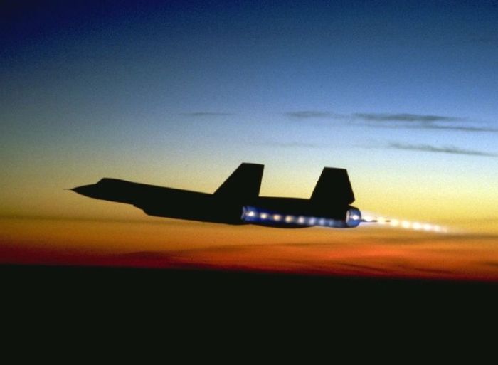 Взлет Lockheed SR-71 на фоне заката. | Фото: vova-modelist.livejournal.com.