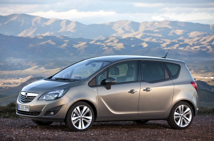 Компактвэн Opel Meriva второго поколения выпускается с 2010 года.