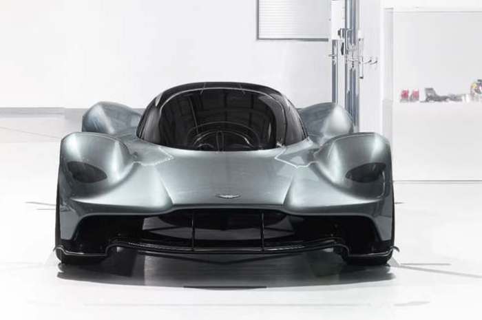 Дизайн от Рихтмана – как вспышка молнии, кажется увеличенной версией нынешнего дизайна Aston Martin.