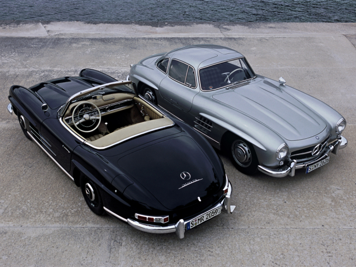Сегодня 300SL с его уникальными дверьми, техническими новинками и малым тиражом  - один из самых ценных коллекционных Mercedes-Benz.