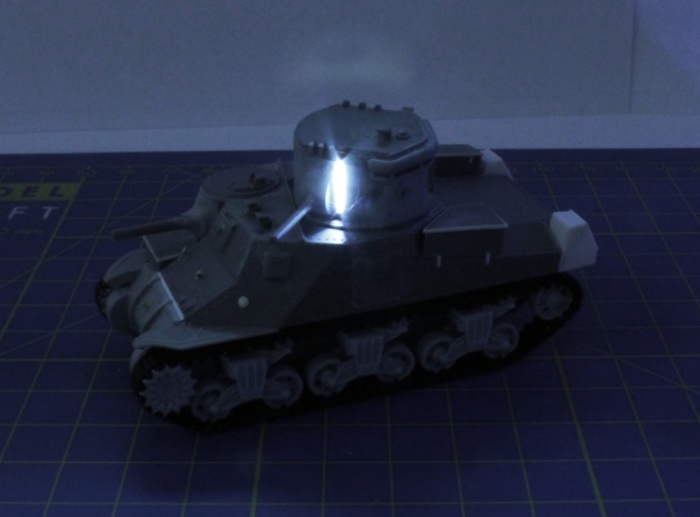Масштабная модель танка M3 Lee CDL с подсветкой. | Фото: flickr.com.