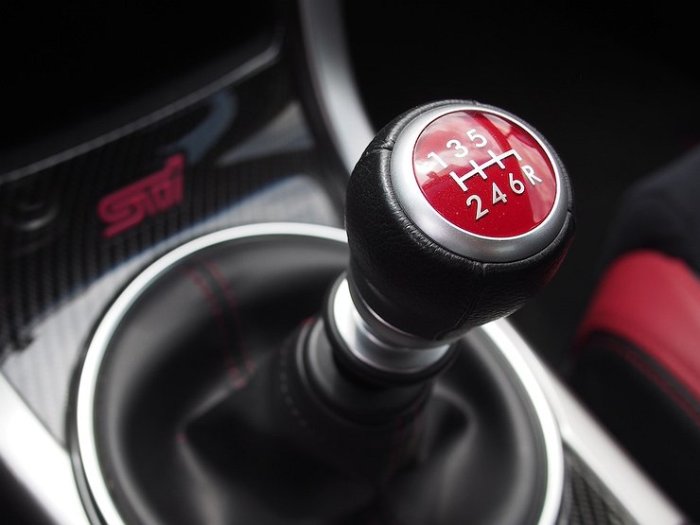 5-ти и 6-ступенатые КПП дают возможность экономить топливо. | Фото: zavto.info.
