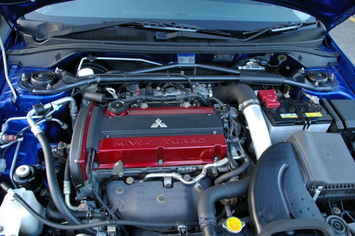 Легендарный двигатель Mitsubishi 4G63 под капотом Lancer Evo IX. | Фото: ru.wikipedia.org.
