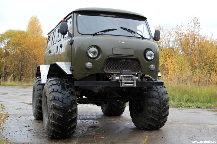 УАЗовская «Буханка» и так отличается хорошей проходимостью, но ВЕКТОР У-452 на больших колесах – это нереально крутой внедорожник. | Фото: uazbuka.ru.