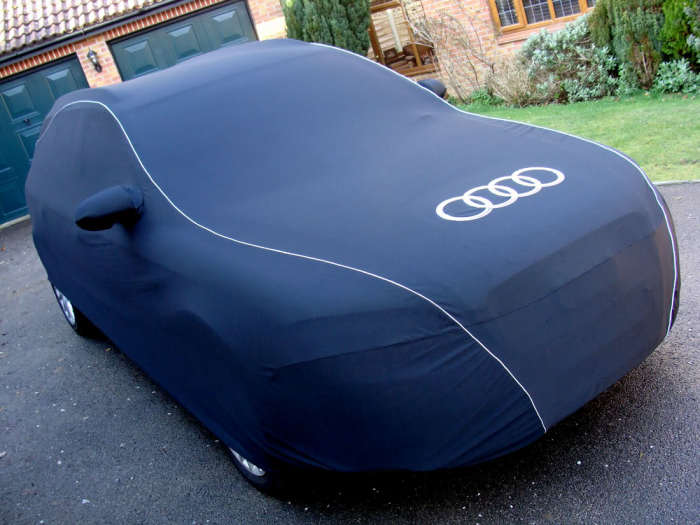 Audi в «фирменном» чехле.