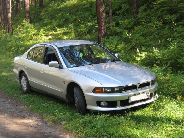 Японский седан Mitsubishi Galant 2000 года. | Фото: drom.ru.