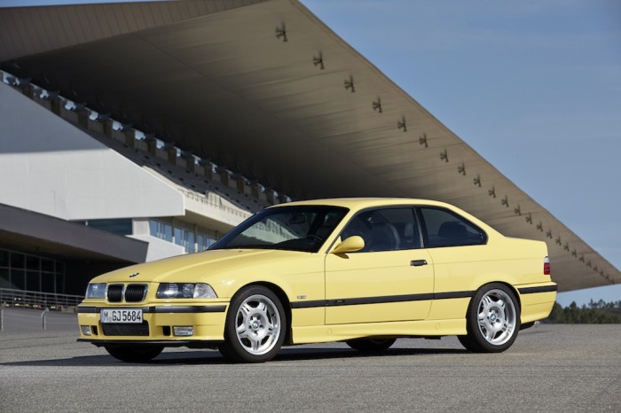 Второе поколение BMW M3 в кузове Е36. | Фото: cheatsheet.com.