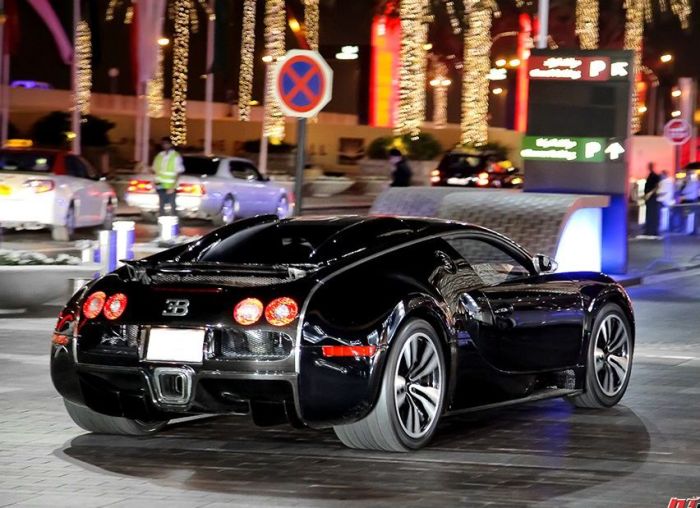 Bugatti Veyron в Дубайах никого не удивит. | Фото: fishki.net.