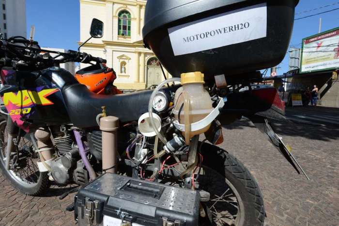 Мотоцикл, переоборудованный для работы на воде. | Фото: jornalcruzeiro.com.br.