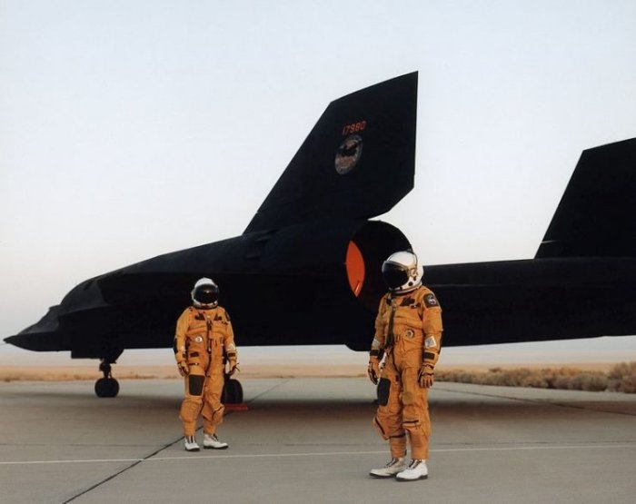 Почти как космонавты – пилоты самолета-разведчика Lockheed SR-71 Blackbird. | Фото: warhistoryonline.com.