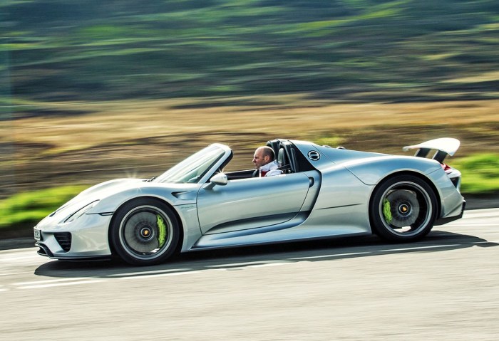 Гибридный Porsche 918 может расходовать всего 3,1 литра бензина на 100 километров пробега.