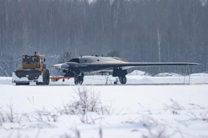 Первые шпионские фотографии боевого дрона С-70 «Охотник». | Фото: vpk.name.