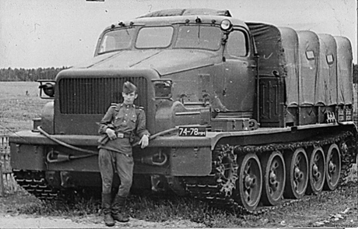 Тяжелый артиллерийский тягач АТ-Т выпускался с 1947 по 1979 год. | Фото: oruzhie.info.