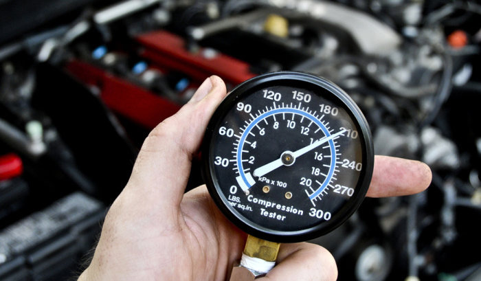 Компрессометр – прибор первичной диагностики состояния двигателя. | Фото: megus-service.ru.