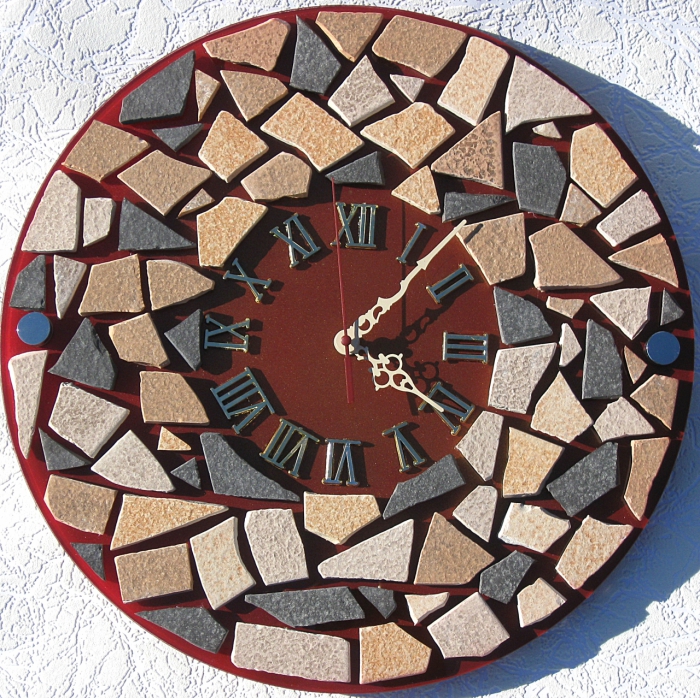 Часы с плиточной мозаикой