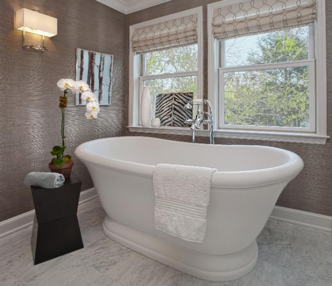 В частном доме предусмотрите окно в ванной на этапе строительства.