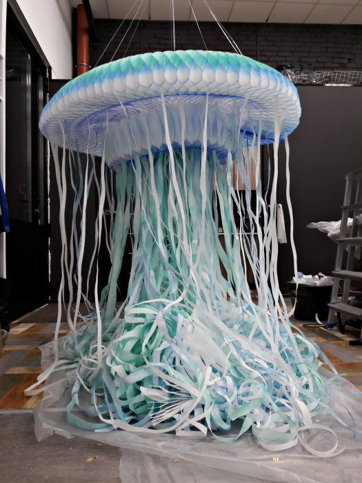 Медуза из негорючей бумаги