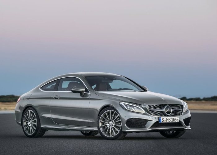 Седан Mercedes-Benz C-class станет отличным выбором.