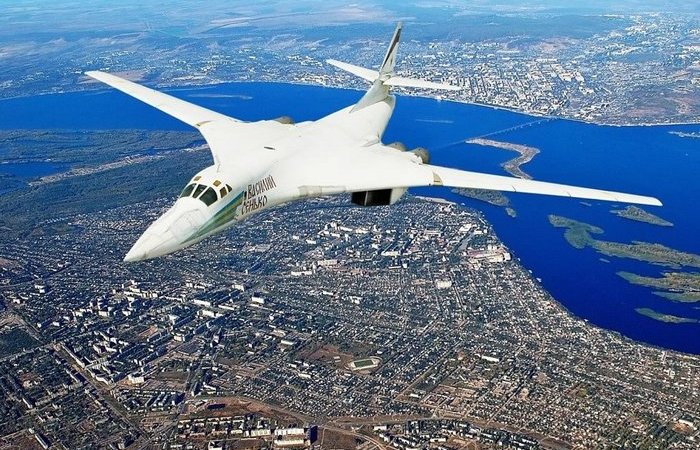 Бомбардировщик-рекордсмен Ту-160: белый лебедь холодной войны