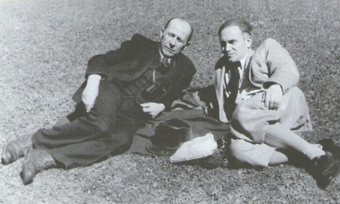 Хуго Шмайссер и Оскар Синк загарают в Ижевске в 1950 году. /Фото: ya.ru.