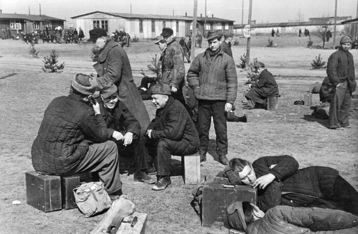 В 1950-е годы специалисты поехали на родину в Германию, а пленные из вермахта и СС смогли вернуться домой. /Фото: ya.ru.