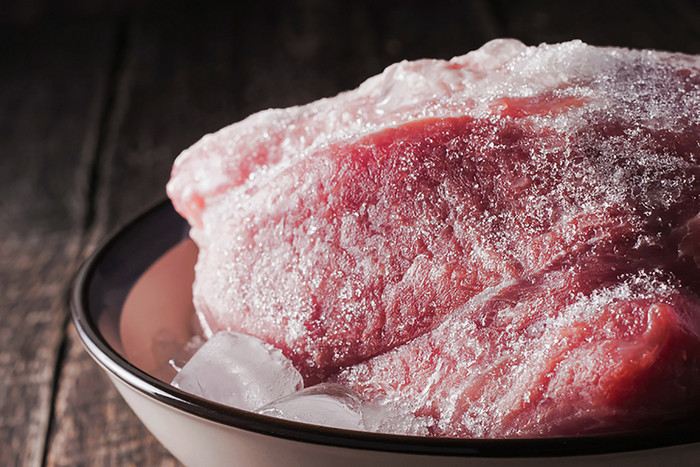 Мясо можно разморозить без ущерба. /Фото: mirnadivane.ru.