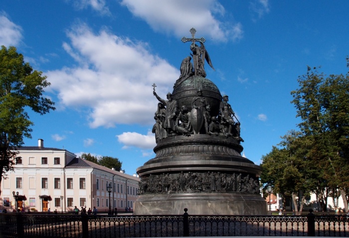 В итоге на памятник поместили жену Ивана Грозного. /Фото: bankgorodov.ru.