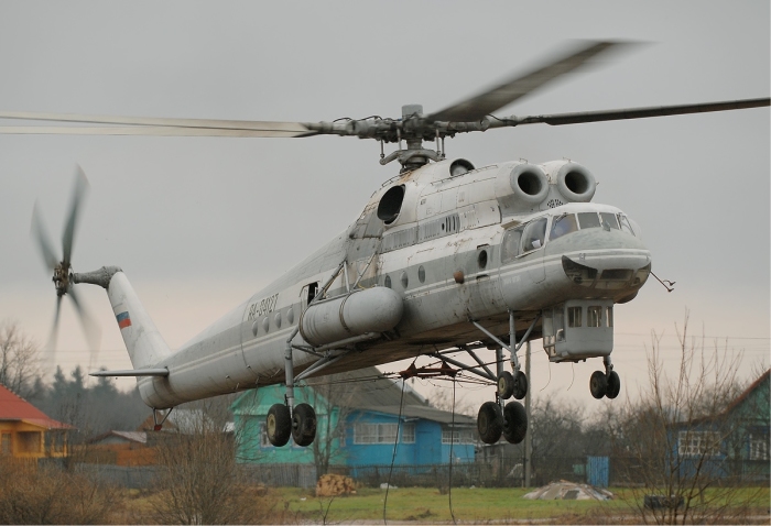 «Летающий кран» Ми-10 может поднять очень много.