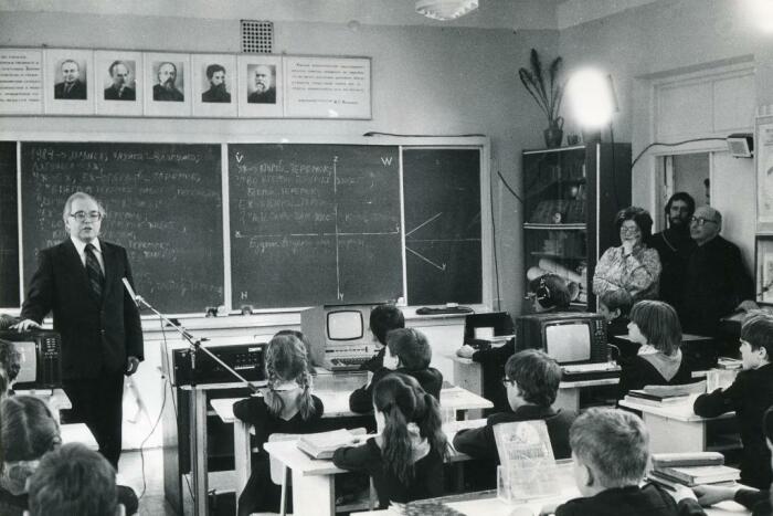 В 1987 году вернулись к идее 11-летнего образования. /Фото: ershov.iis.nsk.su.