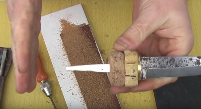 Как изготовить рукоять для ножа из винных пробок