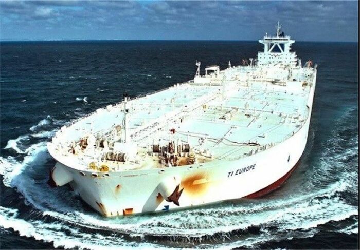 Один из самых больших танкеров. / Фото: afkarnews.com.